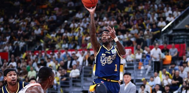 广东男篮惨败山东排名滑落 外援依赖与本土低迷