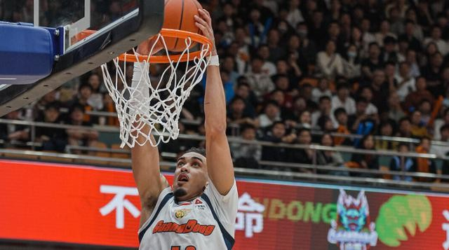 广东男篮惨败山东排名滑落 外援依赖与本土低迷