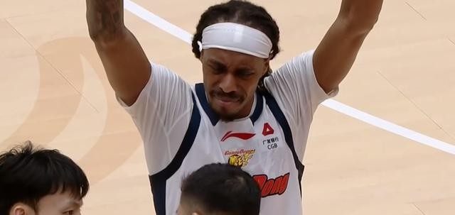 广东男篮惨败山东排名滑落 外援依赖与本土低迷