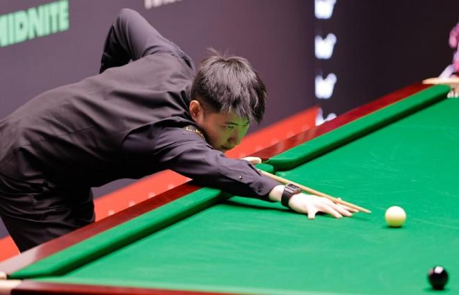 赵心童鏖战17局力克海菲尔德 斯诺克世锦赛32进