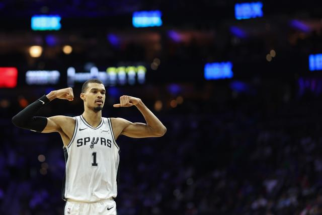 马刺大胜勇士文班亚马创历史纪录