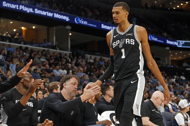 马刺大胜勇士文班亚马创历史纪录