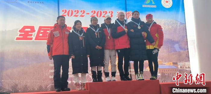 黑龙江队在亚布力举行的2022-2023全国越野滑雪锦